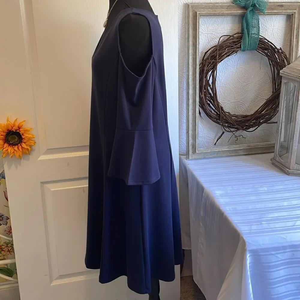 ISAAC MIZRAHI Navy Blue Mid Sleeve Cold Shoulder Dress - M - Great Condition